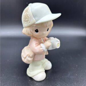 Vintage Precious Moments Focusing in on the Precious Moments - 1998